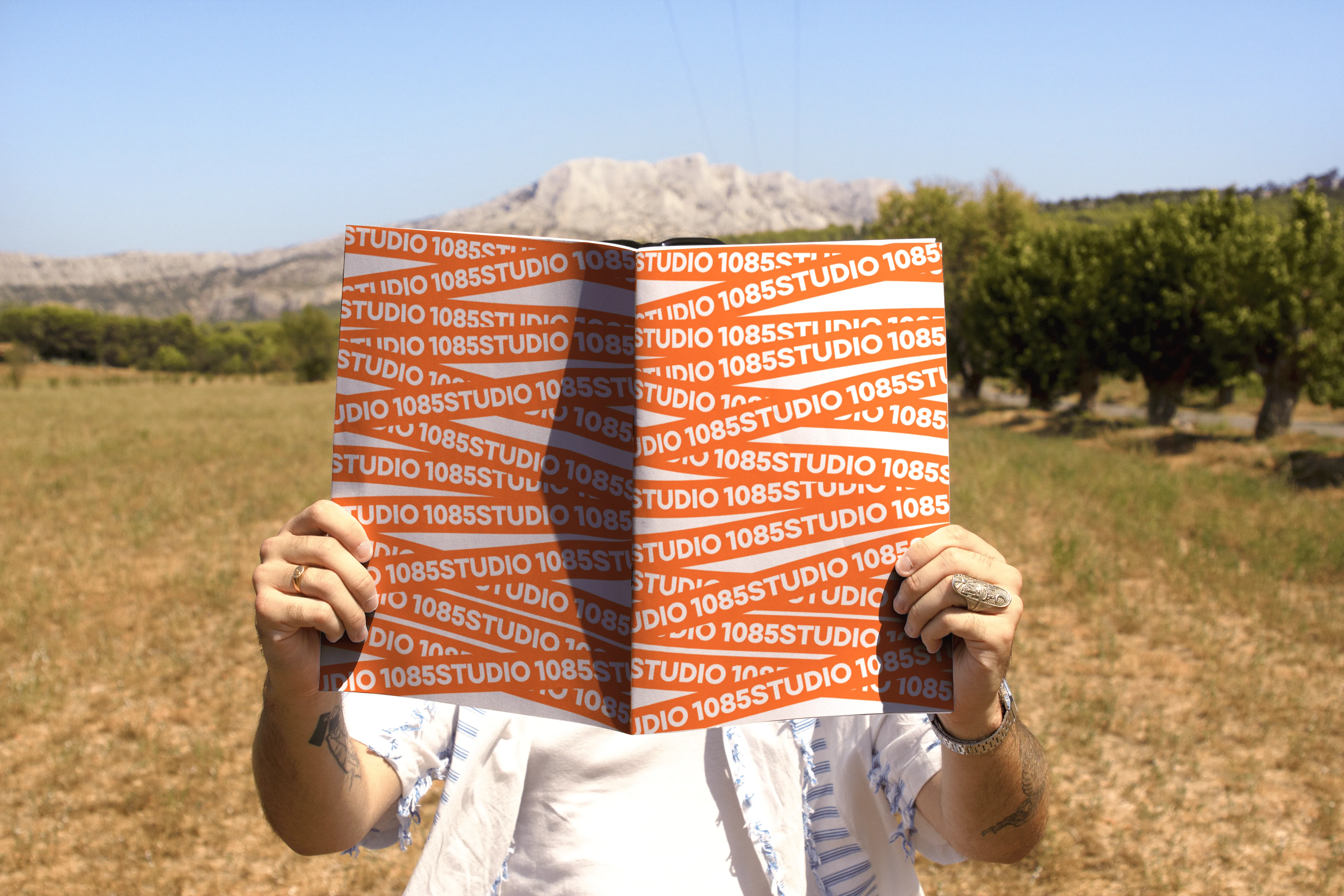 1085 Studio – photography portfolio contact background